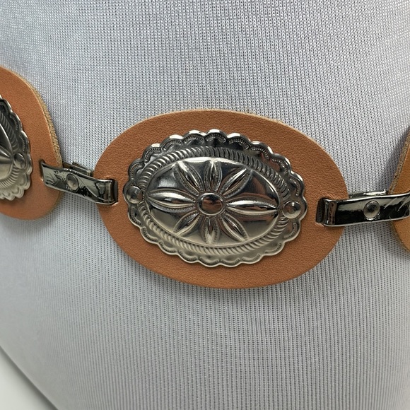 VINTAGE VERMILLION Leather bohemian cowboy belt, Size M - Picture 7 of 10